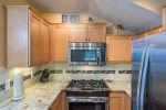 Whalers Loft, Well-Equipped Kitchen with Granite Counters and Stainless Appliances